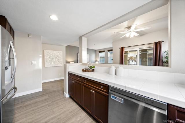 784 Portside Pl, San Diego CA: https://media.crmls.org/mediaz/a0412455-487c-4ea5-bf4a-d705c468ba1a.jpg