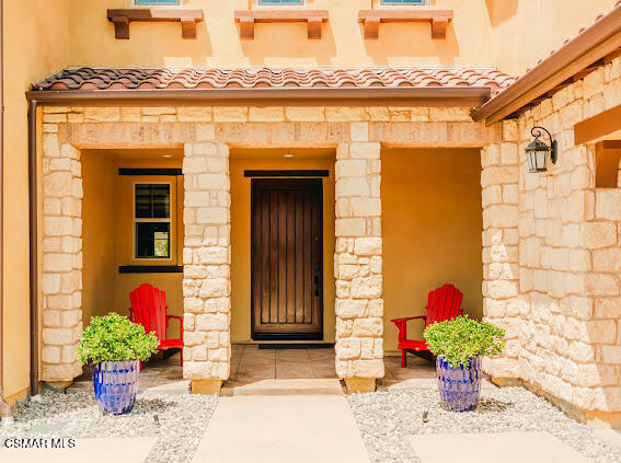 1323 Arroyo View Street, Thousand Oaks CA: https://media.crmls.org/mediaz/a0413251-1f84-451d-bd99-bf6945e9bccd.jpg
