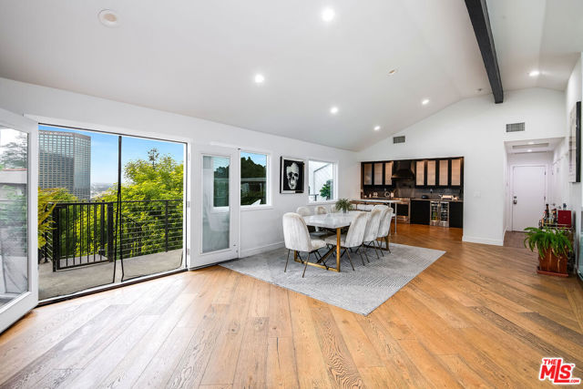 3701 Multiview Drive, Los Angeles CA: https://media.crmls.org/mediaz/a0419822-e447-4922-9459-027e0d2d376a.jpg