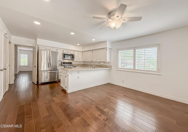 2829 Shoreview Circle, Westlake Village CA: https://media.crmls.org/mediaz/a041f2ee-c948-4063-bc98-80f613eb777f.jpg