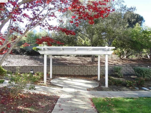 1150 Summer Ln, Richmond CA: https://media.crmls.org/mediaz/a0421f54-714d-482c-b581-4350d90d8e1e.jpg