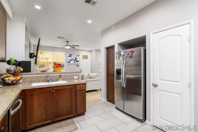 1622 Puffin Pl, Chula Vista CA: https://media.crmls.org/mediaz/a04228fb-928d-4a04-8267-e19c322b1ad2.jpg