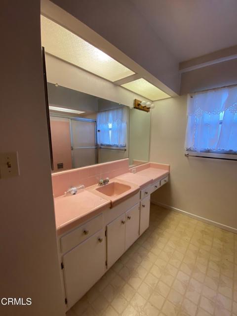 10315 Mcbroom Street, Sunland CA: https://media.crmls.org/mediaz/a0423856-b721-4f04-8acf-a17c0f56460d.jpg
