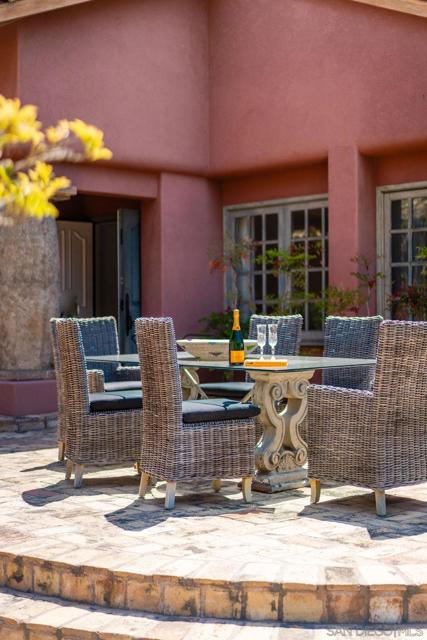 17116 Paseo Hermosa, Rancho Santa Fe CA: https://media.crmls.org/mediaz/a042bea7-8f52-4c1f-b03c-7a6debe23786.jpg