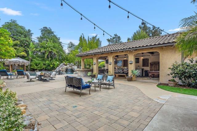 648 California Oak Drive, Vista CA: https://media.crmls.org/mediaz/a042d1ec-3b55-45f0-befa-6823fc0f7694.jpg