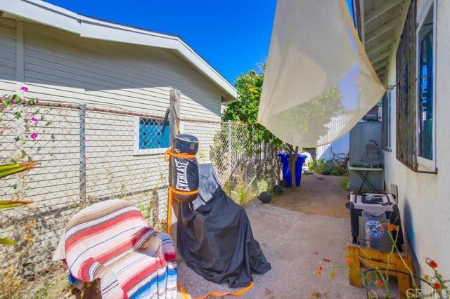 1828 34 B Avenue, National City CA: https://media.crmls.org/mediaz/a04328d3-6459-4ee6-ac11-ba110b1d7587.jpg
