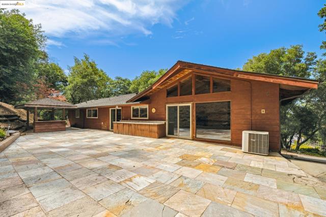 5201 Alhambra Valley Rd, Martinez CA: https://media.crmls.org/mediaz/a0432c02-bde3-4376-9b8d-5c45b0910849.jpg