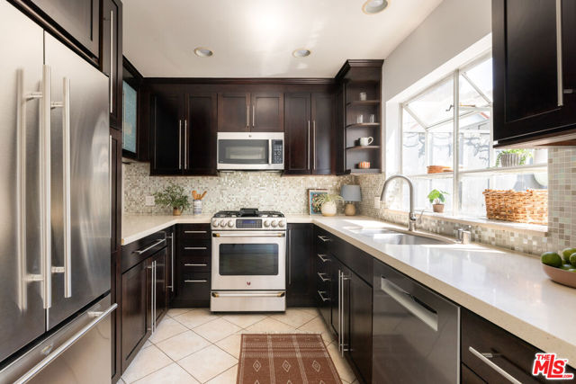 2408 34th Street, Santa Monica CA: https://media.crmls.org/mediaz/a0433d62-dbb9-4ee8-b9f9-3421873b712e.jpg