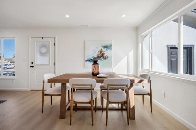 1444 Flores Drive, Pacifica CA: https://media.crmls.org/mediaz/a0438d06-82c8-47e1-b6b1-569fa8333458.jpg