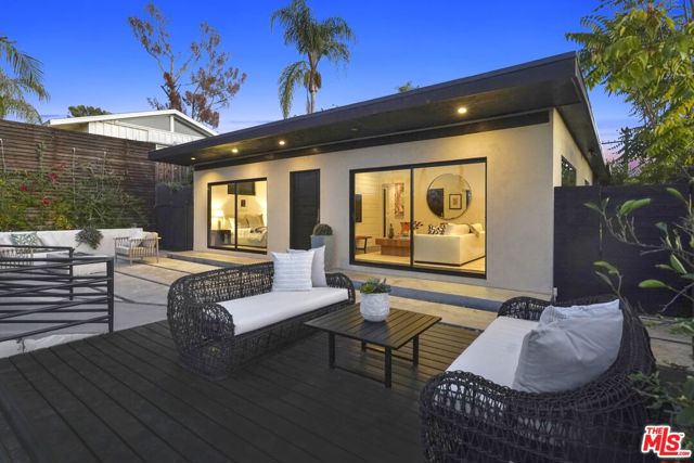 3838 Buena Park Drive, Studio City CA: https://media.crmls.org/mediaz/a044255b-5c81-4ec0-bb28-893c0beafd42.jpg