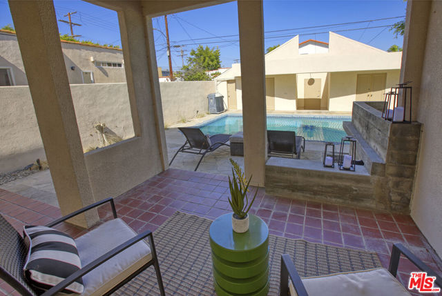 426 S Swall Drive, Beverly Hills CA: https://media.crmls.org/mediaz/a04425c8-4b52-47d6-aed4-2babe658583c.jpg