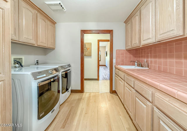 2317 Sierra Creek Road, Agoura Hills CA: https://media.crmls.org/mediaz/a0444480-b5d4-4bd0-b7e1-99868f4e9d2b.jpg