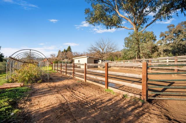 12170 Calle Uvas, Gilroy CA: https://media.crmls.org/mediaz/a0445a30-0709-4b21-ac9e-84203b93fd42.jpg