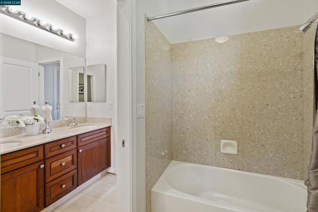 5214 Kenilworth Way, San Ramon CA: https://media.crmls.org/mediaz/a04472b2-6581-422f-94fb-ca481cbfca72.jpg