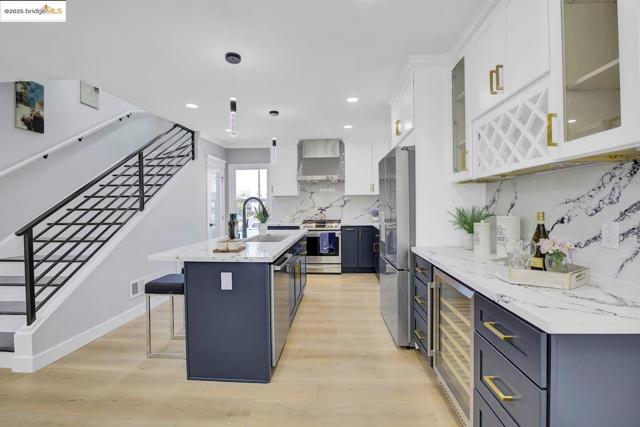 812 Foothill Blvd, Oakland CA: https://media.crmls.org/mediaz/a044fc73-5fa4-4a47-ba1d-872c7c2635d2.jpg