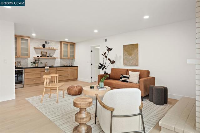 101 Lena Ct, Pleasant Hill CA: https://media.crmls.org/mediaz/a0455f87-8482-43f1-a3d3-af9fe98087b1.jpg
