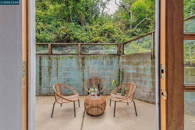 290 Olympian Way, Pacifica CA: https://media.crmls.org/mediaz/a0456224-13ae-41f6-9aa5-e5239d98e93d.jpg