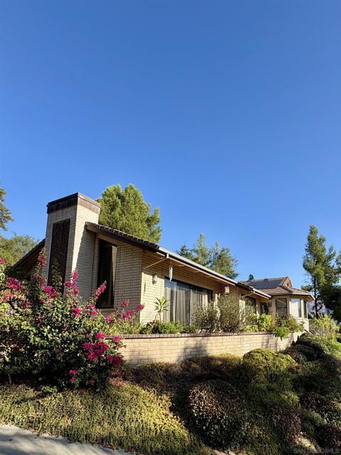 15725 Pauma Valley Drive, Pauma Valley CA: https://media.crmls.org/mediaz/a04608fb-35b8-4083-a248-0a9032795e22.jpg