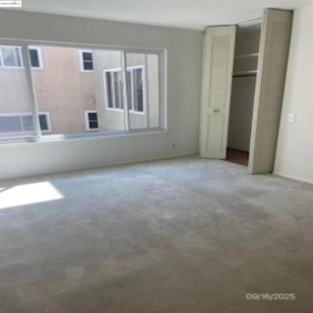 398 Adams St, Oakland CA: https://media.crmls.org/mediaz/a04613e1-ef90-4a2b-ae93-e39e97229a93.jpg