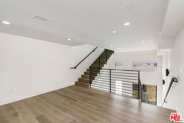 321 N Bixel Street, Los Angeles CA: https://media.crmls.org/mediaz/a04631a3-4e5c-4096-8c09-2db96ea98906.jpg