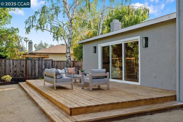 374 James Bowie Ct, Alamo CA: https://media.crmls.org/mediaz/a0466da4-dbd5-46e6-9b62-a3fc68da5192.jpg
