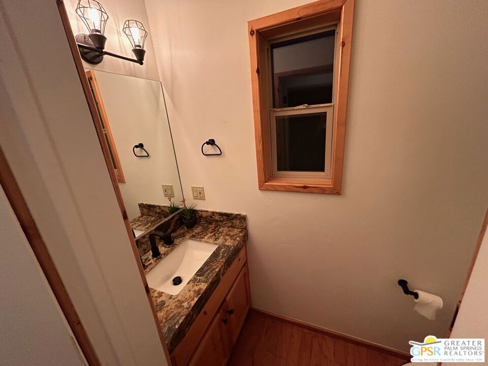 https://media.crmls.org/mediaz/a0468954-38ae-4777-8221-eb2d8dd81a37.jpg?preset=X-Large