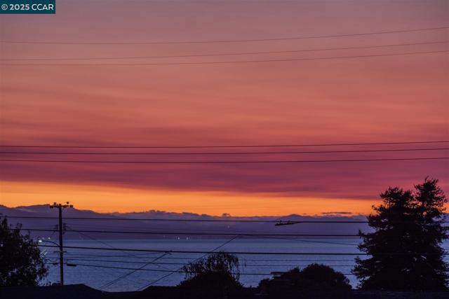 2283 Greenwich Rd, San Pablo CA: https://media.crmls.org/mediaz/a046a2a2-e61c-437e-9f8d-33447f0cdc7b.jpg