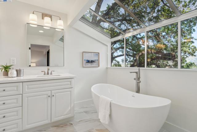 361 Castle Crest Rd, Alamo CA: https://media.crmls.org/mediaz/a0471df5-59d3-4e32-b8b9-6d2e0fd98e16.jpg