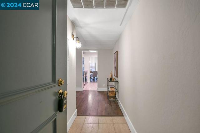 490 N Civic Drive, Walnut Creek CA: https://media.crmls.org/mediaz/a047473c-af69-49d4-99cb-25df61fa6c9c.jpg