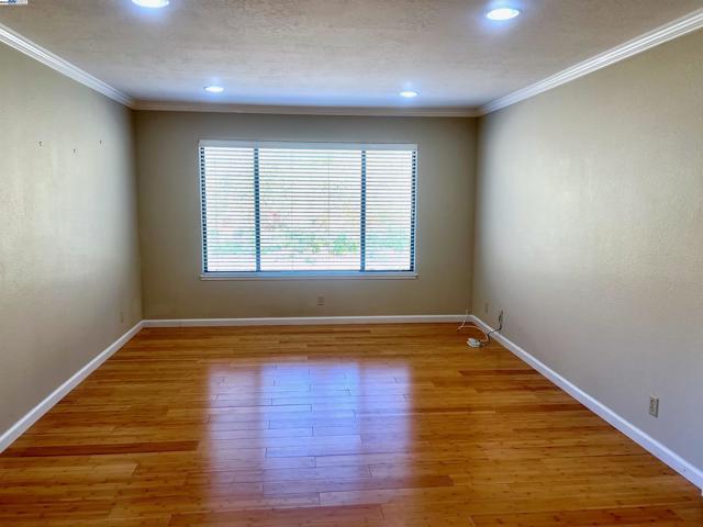276 Galano Plz, Union City CA: https://media.crmls.org/mediaz/a047b75c-f051-4960-9bad-0a06350e38ae.jpg