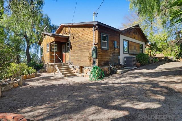 602 Starbright Ln, Alpine CA: https://media.crmls.org/mediaz/a048063e-41fc-4e5d-be8e-36ffa445d017.jpg
