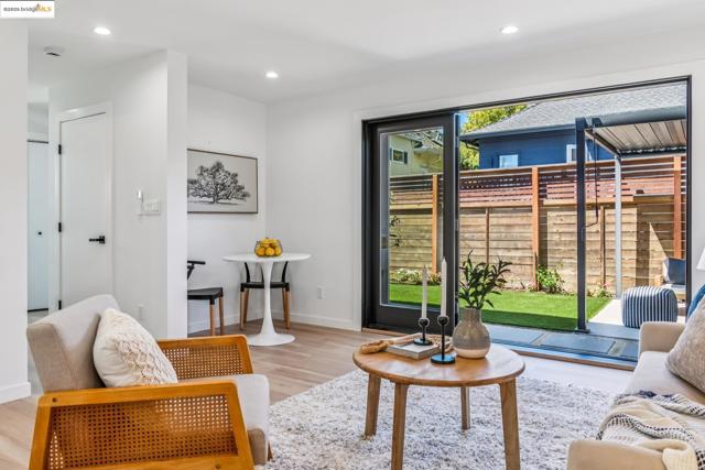 737 61st St, Oakland CA: https://media.crmls.org/mediaz/a04821e5-3f56-4ab3-9e9d-7cd41c5b2632.jpg