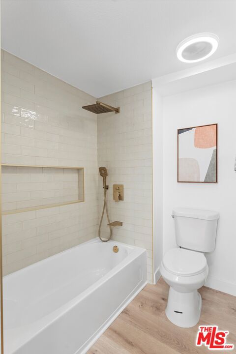 3815 W 60th Street, Los Angeles CA: https://media.crmls.org/mediaz/a048cb5f-3261-4ab3-9db6-8342ee8e8eee.jpg