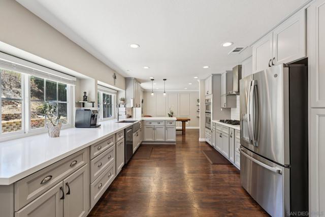 9233 Lethbridge Way, San Diego CA: https://media.crmls.org/mediaz/a0494da0-8577-43c1-bb47-c804ad5b7216.jpg