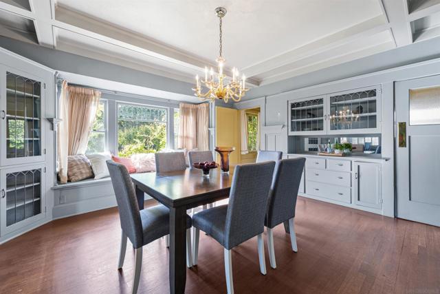 4229 Saint James Place, San Diego CA: https://media.crmls.org/mediaz/a0495f01-8717-4ab2-8419-c3998e95e313.jpg