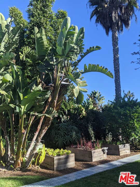 https://media.crmls.org/mediaz/a04a419c-6654-4c04-8f62-80cb147d8845.jpg?preset=X-Large