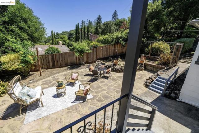 342 El Toyonal, Orinda CA: https://media.crmls.org/mediaz/a04a4fa6-c28a-4bbe-b68d-1e650521032d.jpg
