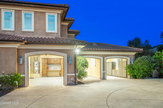 2462 Lost Canyons Drive, Simi Valley CA: https://media.crmls.org/mediaz/a04a4ff8-4289-4dc5-9c3b-e1f0711b6282.jpg