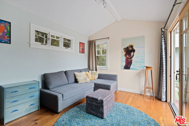 2439 Glyndon Avenue, Venice CA: https://media.crmls.org/mediaz/a04ab2e4-d24e-4737-a7d3-2e557fab8ed9.jpg
