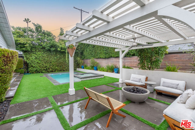 4616 Ventura Canyon Avenue, Sherman Oaks CA: https://media.crmls.org/mediaz/a04aba82-d766-43ce-9524-9cd3747efa2e.jpg