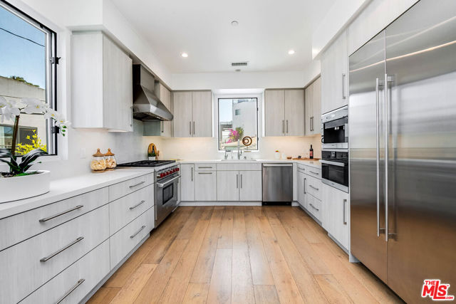 126 Thornton Place, Venice CA: https://media.crmls.org/mediaz/a04ad642-20d6-40a5-b84f-8a7bb2c718c5.jpg