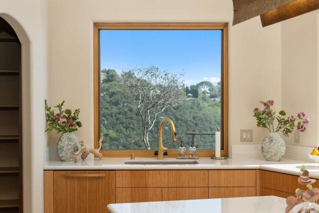 10027 Tall Oak Drive, Escondido CA: https://media.crmls.org/mediaz/a04af051-bfb2-4c2e-b76d-777575894edd.jpg