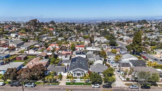 Detail Gallery Image 3 of 46 For 4230 Orchard Ave, San Diego,  CA 92107 - 4 Beds | 4/1 Baths