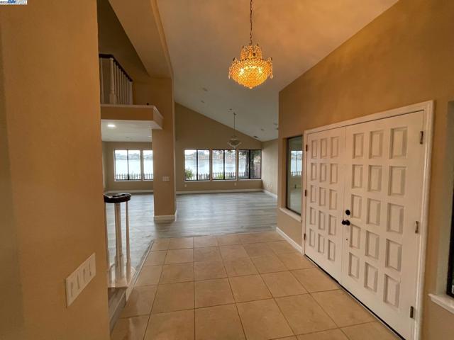 706 Widgeon St, Foster City CA: https://media.crmls.org/mediaz/a04b6d1b-a965-4064-a1e2-733cb4dae0dd.jpg