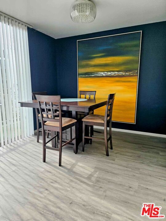 100 S Doheny Drive, Los Angeles CA: https://media.crmls.org/mediaz/a04b81ca-3166-4290-b1b4-d76e2c300cee.jpg