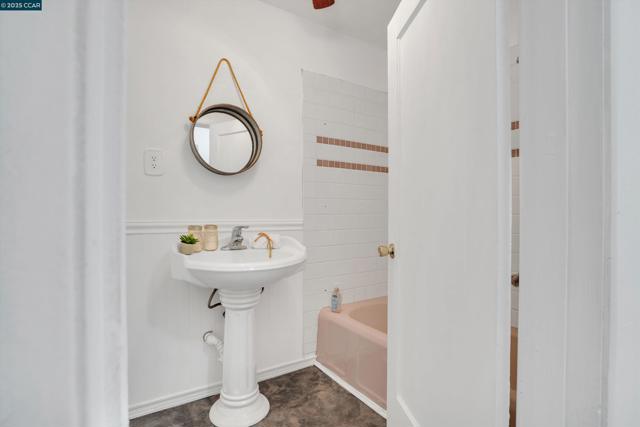 881 Merle Ave, Martinez CA: https://media.crmls.org/mediaz/a04bd493-9618-4b2e-b40d-b142984e417f.jpg