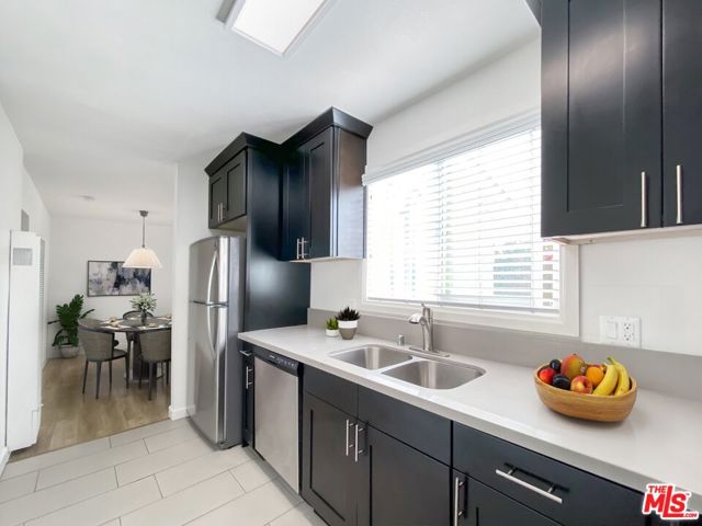 1446 S COCHRAN Avenue, Los Angeles CA: https://media.crmls.org/mediaz/a04c1061-6b82-41df-bdd2-fb86509d8316.jpg