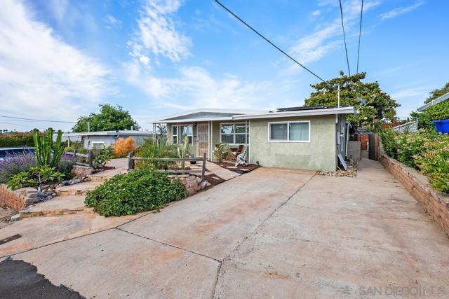 3861 Demus St, San Diego CA: https://media.crmls.org/mediaz/a04c4ddd-53f3-4534-abe1-0213f48bddd7.jpg