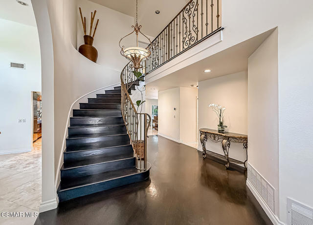 2848 Bayham Cir, Thousand Oaks CA: https://media.crmls.org/mediaz/a04c519a-7d85-43cb-8694-be126f4dcf63.jpg