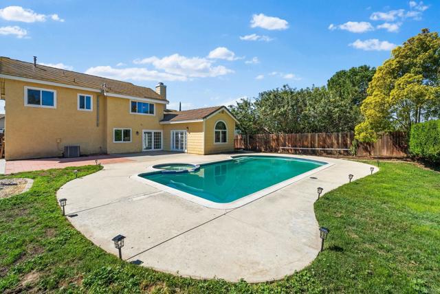 41910 Humber Drive, Temecula CA: https://media.crmls.org/mediaz/a04c85d9-4875-4f9d-8692-676363de0289.jpg